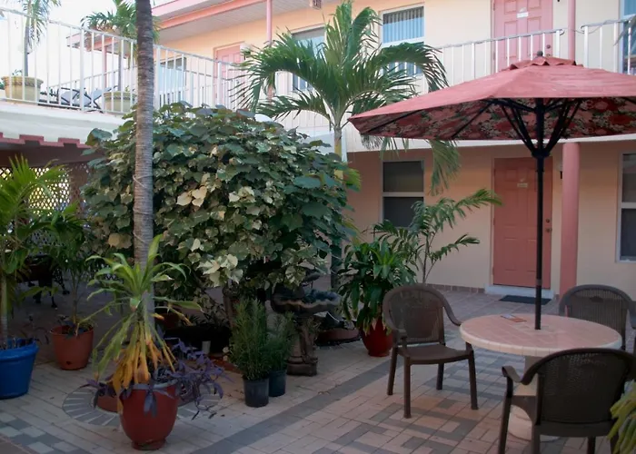 Lago Mar Motel And Apartments